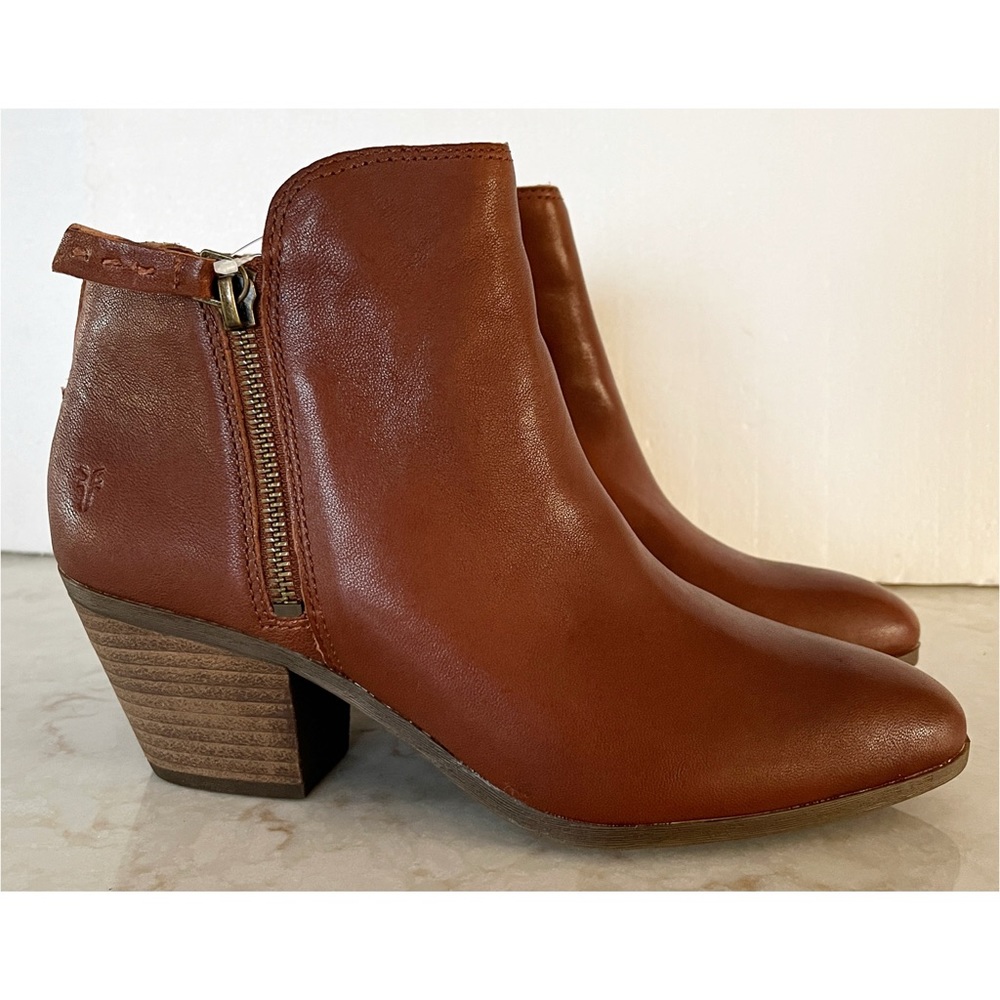 Frye Cognac Brown Leather Ankle Boots 7 NWT